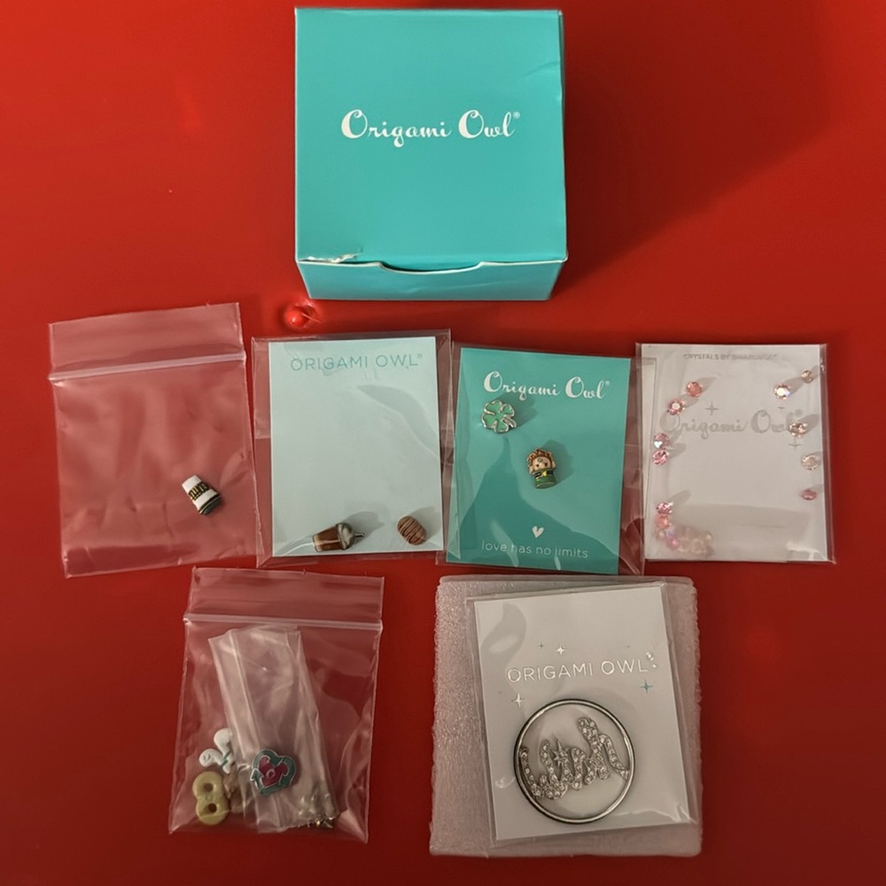Origami Owl Lot of 10 Charm and 1 Plate plus stardust NWOT